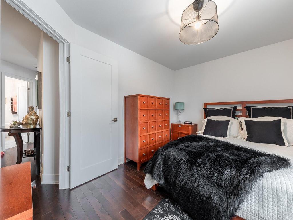 









221


Rue du Grenadier

,
Saint-Constant,




QC
J5A0L1


