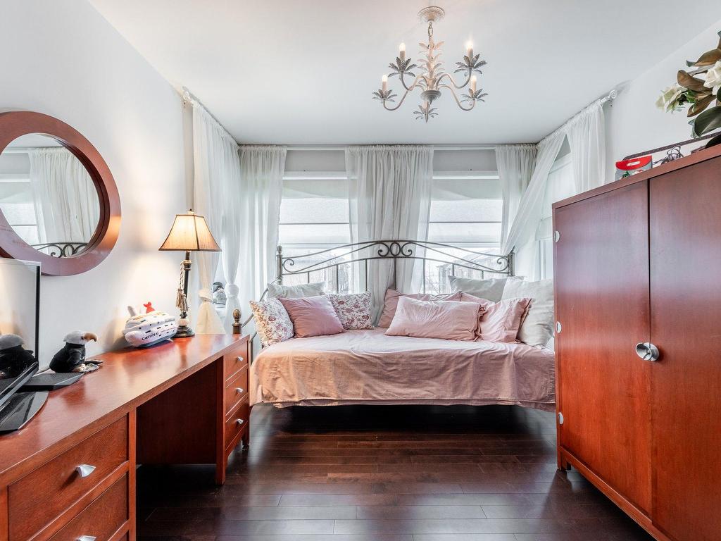 









221


Rue du Grenadier

,
Saint-Constant,




QC
J5A0L1

