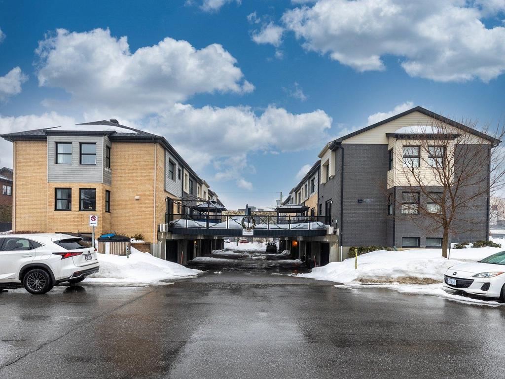 









221


Rue du Grenadier

,
Saint-Constant,




QC
J5A0L1

