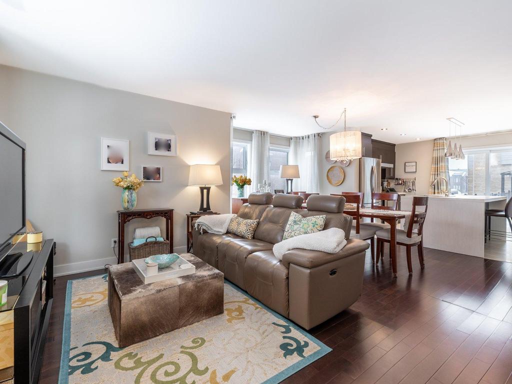 









221


Rue du Grenadier

,
Saint-Constant,




QC
J5A0L1

