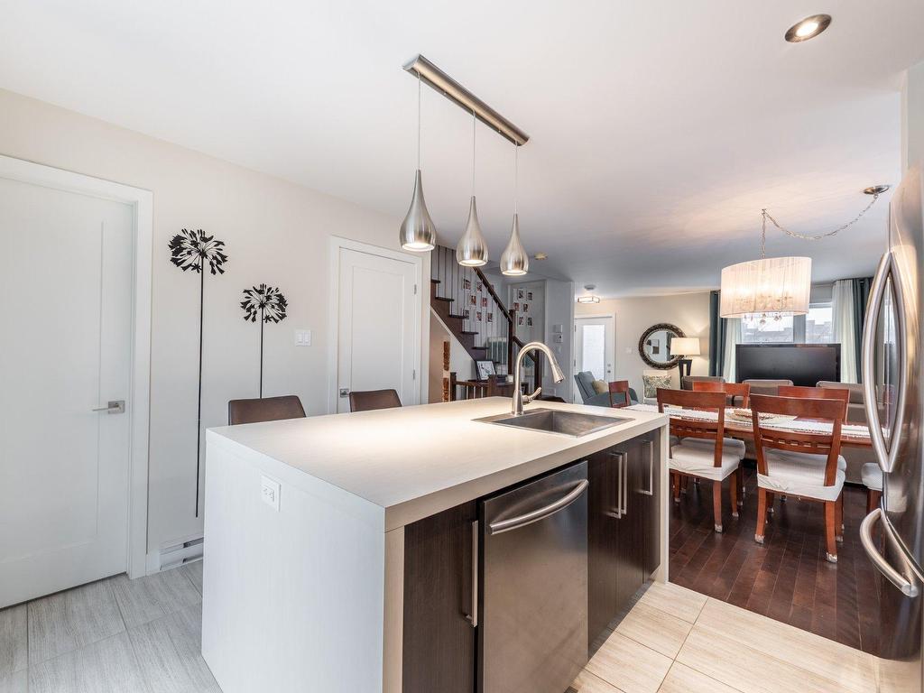 









221


Rue du Grenadier

,
Saint-Constant,




QC
J5A0L1

