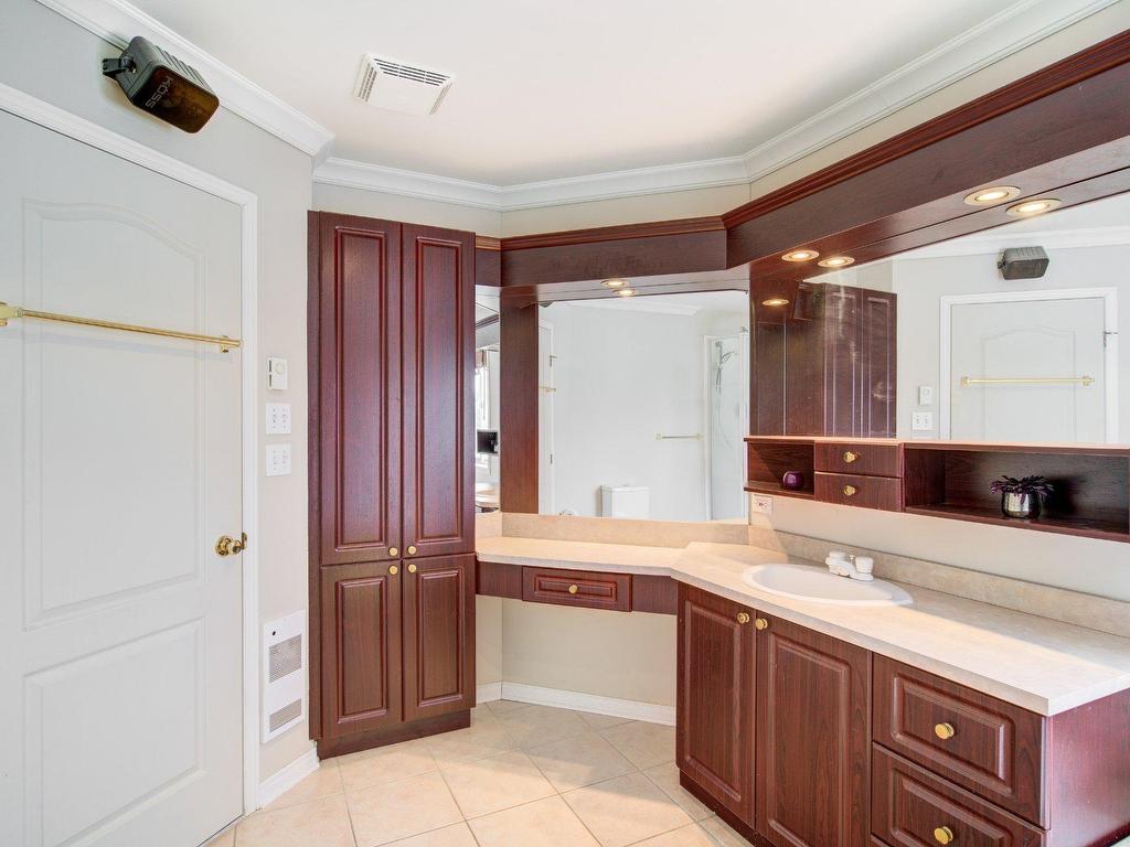 









1023


Rue Molière

,
Repentigny (Repentigny),




QC
J5Y3Y8

