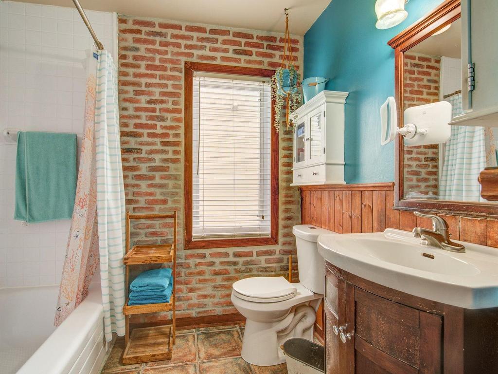 









584


Rue Marie-Goupil

,
Lachenaie (Terrebonne),




QC
J6V1K2

