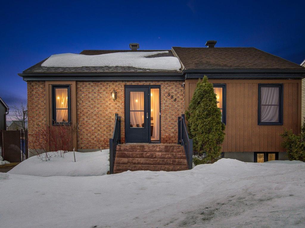 









584


Rue Marie-Goupil

,
Lachenaie (Terrebonne),




QC
J6V1K2

