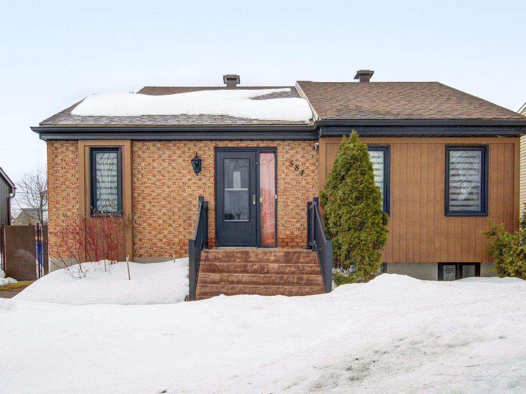 









584


Rue Marie-Goupil

,
Lachenaie (Terrebonne),




QC
J6V1K2

