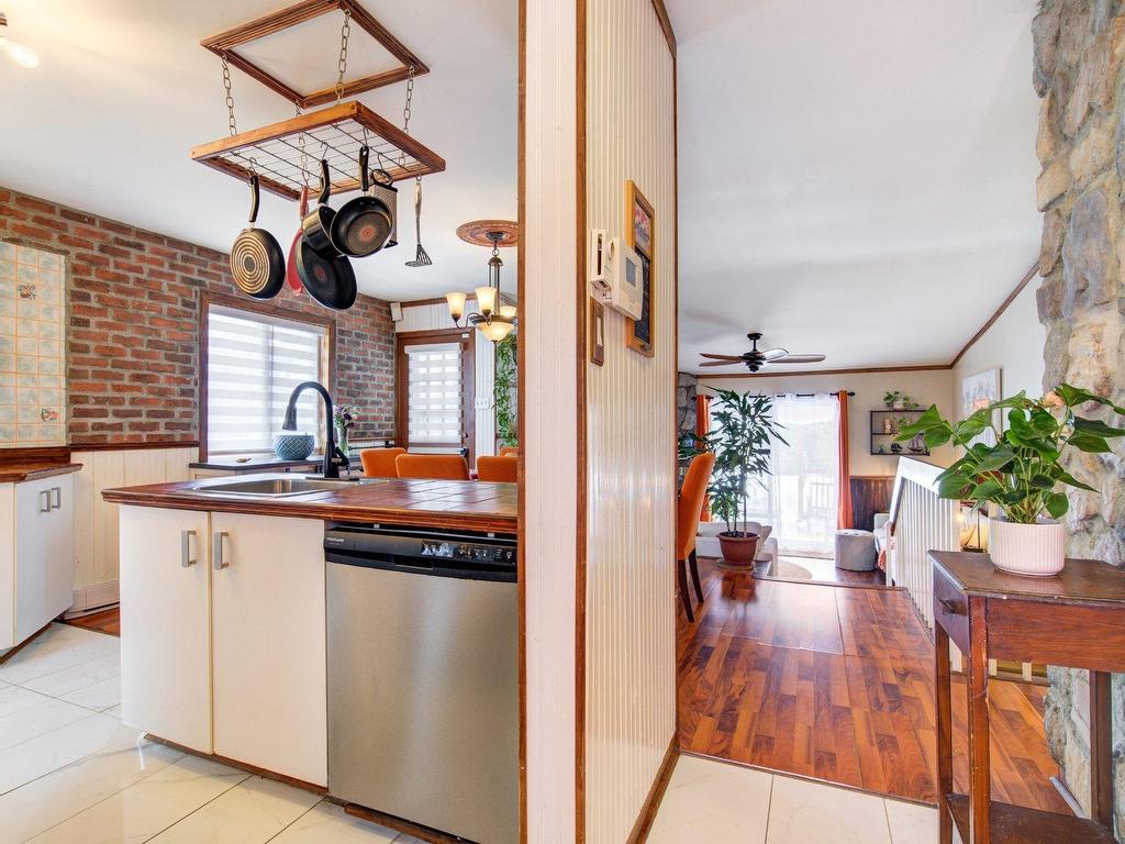 









584


Rue Marie-Goupil

,
Lachenaie (Terrebonne),




QC
J6V1K2

