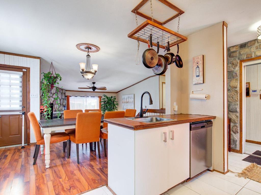 









584


Rue Marie-Goupil

,
Lachenaie (Terrebonne),




QC
J6V1K2

