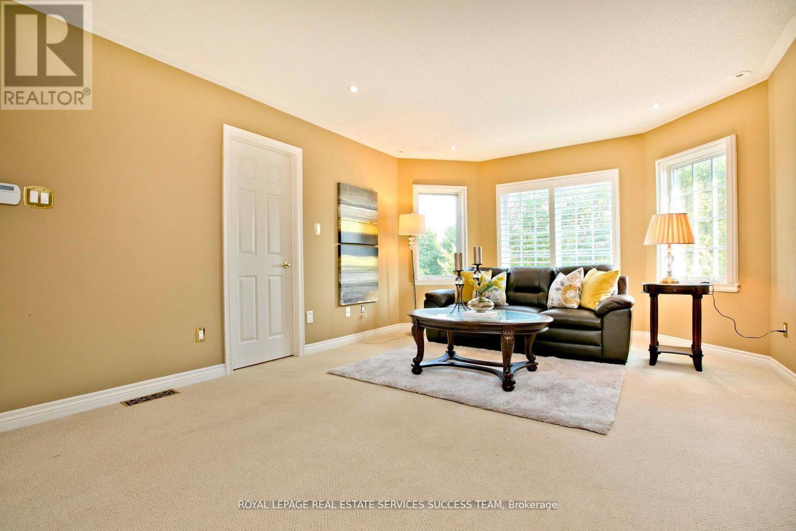












37 HEATHERWOOD CRESCENT

,
Markham,




Ontario
L3R8W6

