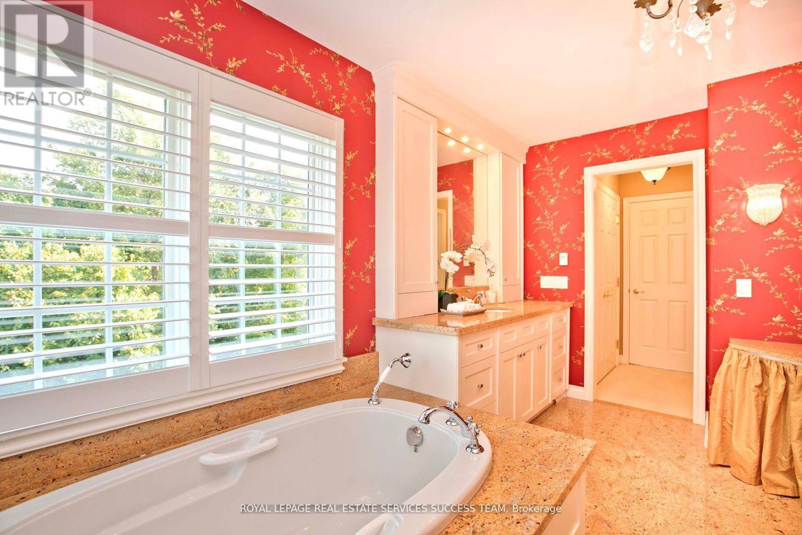 












37 HEATHERWOOD CRESCENT

,
Markham,




Ontario
L3R8W6

