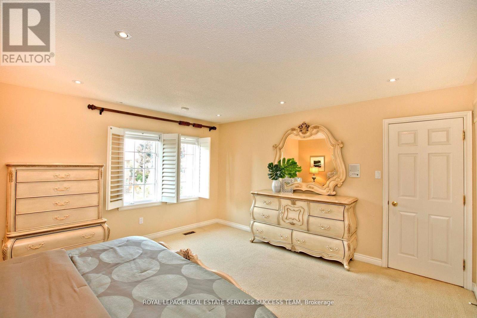 












37 HEATHERWOOD CRESCENT

,
Markham,




Ontario
L3R8W6

