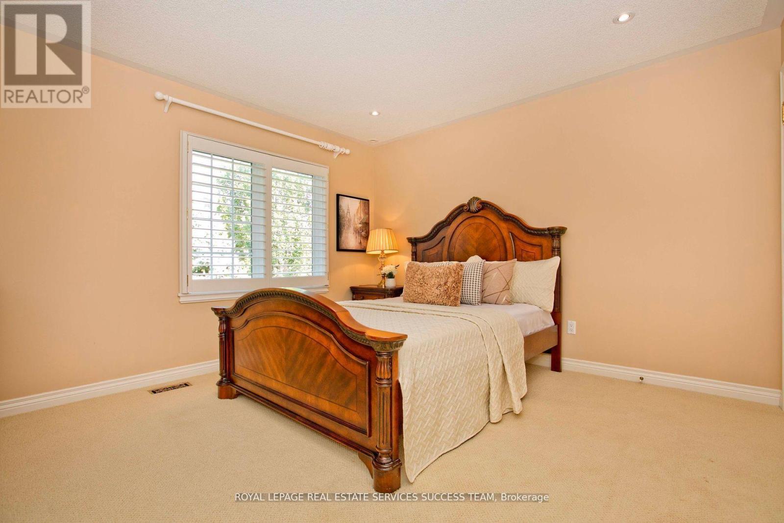 












37 HEATHERWOOD CRESCENT

,
Markham,




Ontario
L3R8W6

