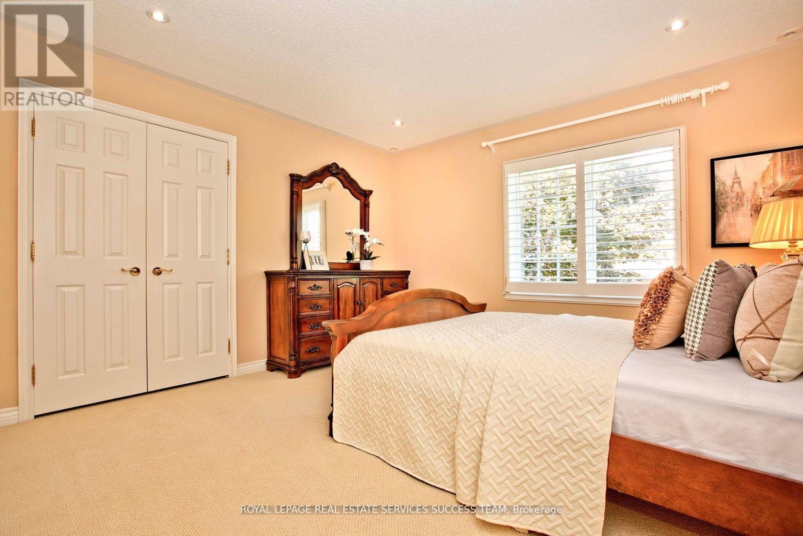 












37 HEATHERWOOD CRESCENT

,
Markham,




Ontario
L3R8W6

