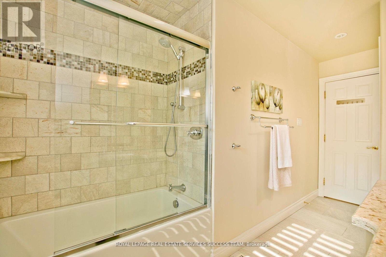 












37 HEATHERWOOD CRESCENT

,
Markham,




Ontario
L3R8W6

