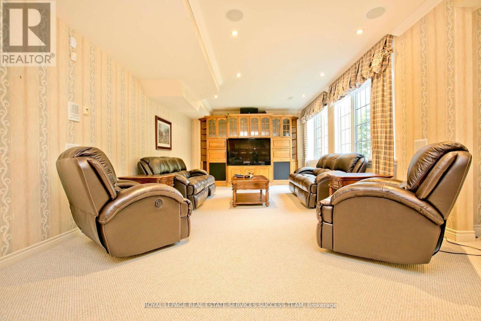 












37 HEATHERWOOD CRESCENT

,
Markham,




Ontario
L3R8W6

