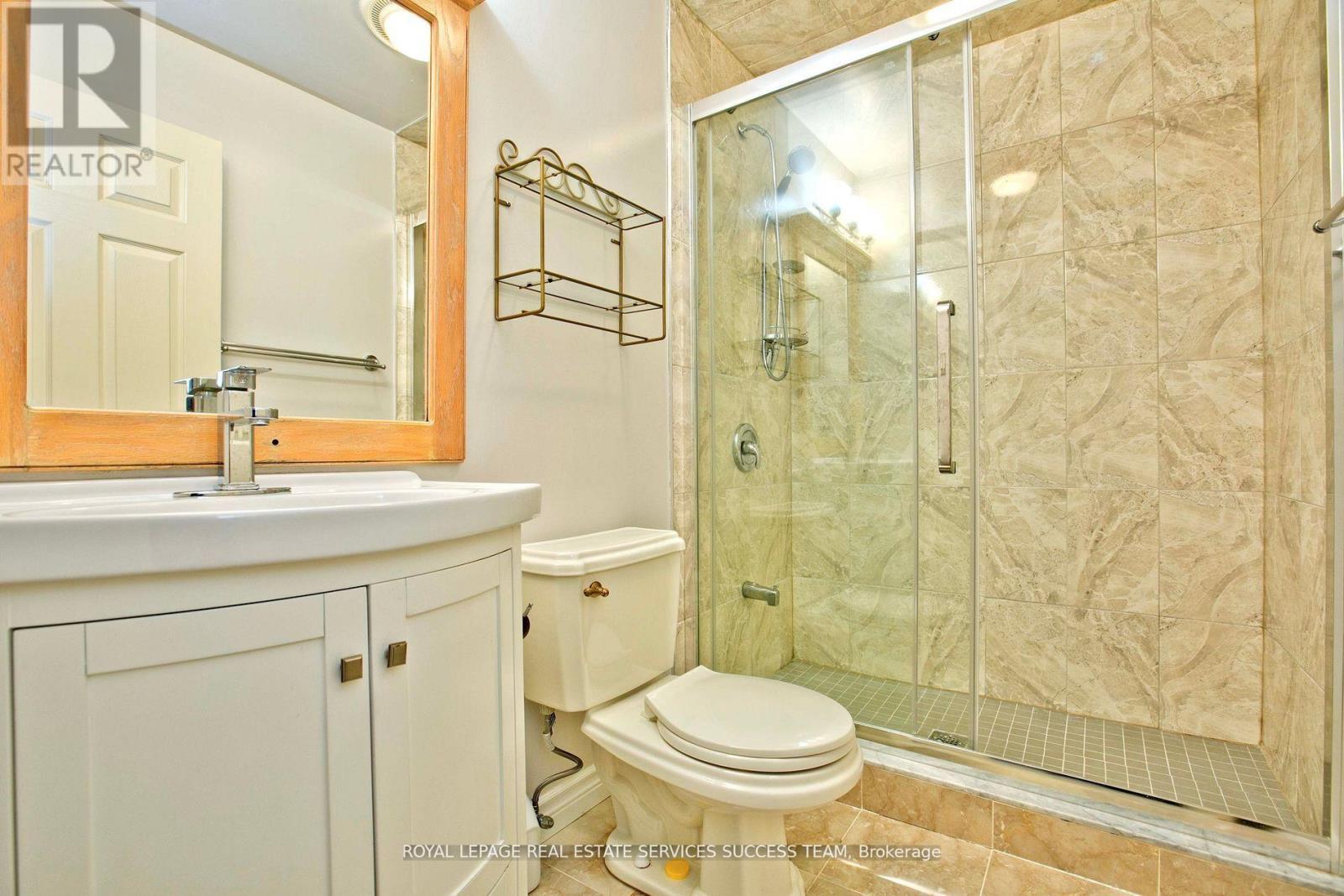 












37 HEATHERWOOD CRESCENT

,
Markham,




Ontario
L3R8W6

