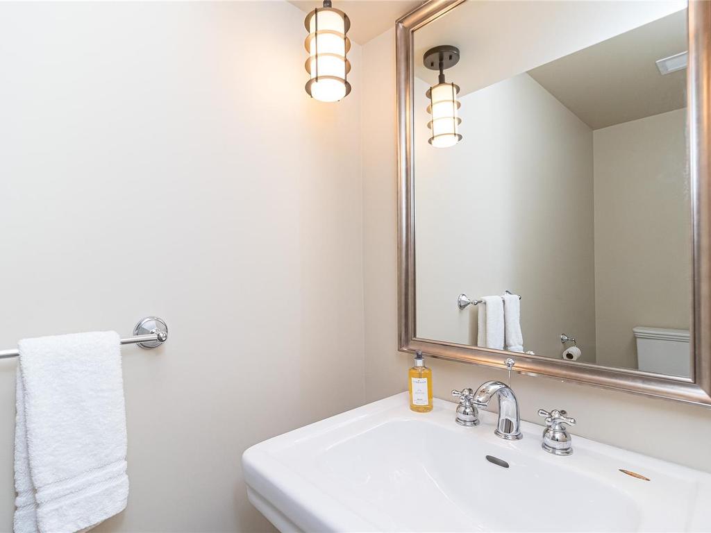 









1376


Lynburne

Pl, 113/115 D,
Langford,




BC
V9B 6S1

