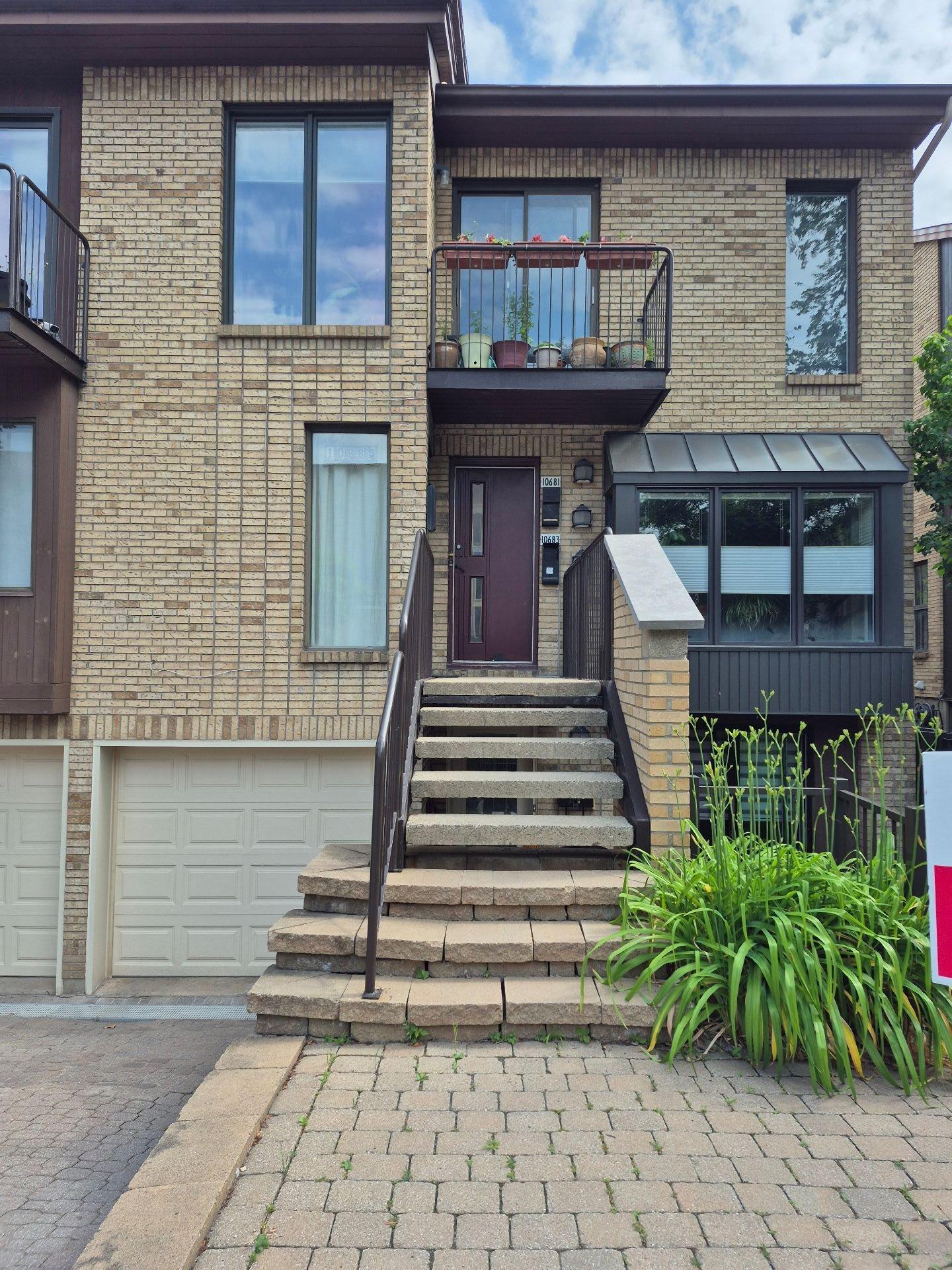 









10681


Av. Larose

,
Montréal (Ahuntsic-Cartierville),




QC
H2B3C4

