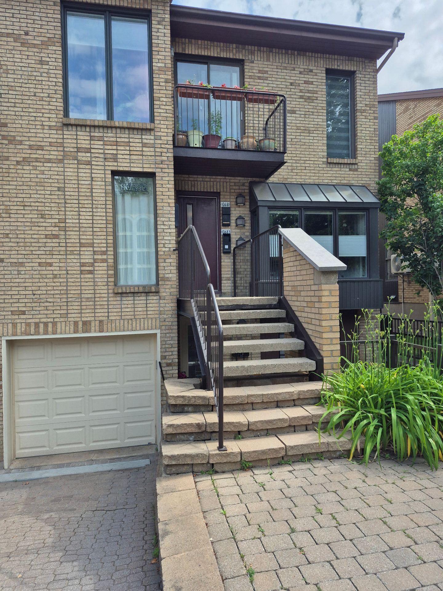









10681


Av. Larose

,
Montréal (Ahuntsic-Cartierville),




QC
H2B3C4

