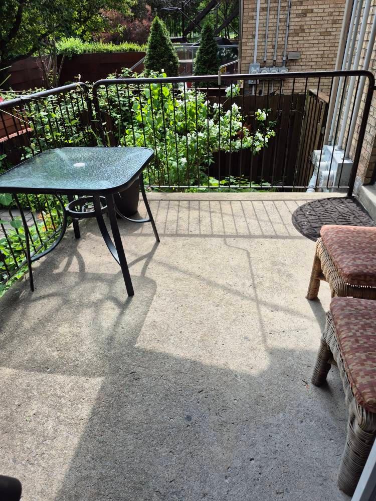 









10681


Av. Larose

,
Montréal (Ahuntsic-Cartierville),




QC
H2B3C4

