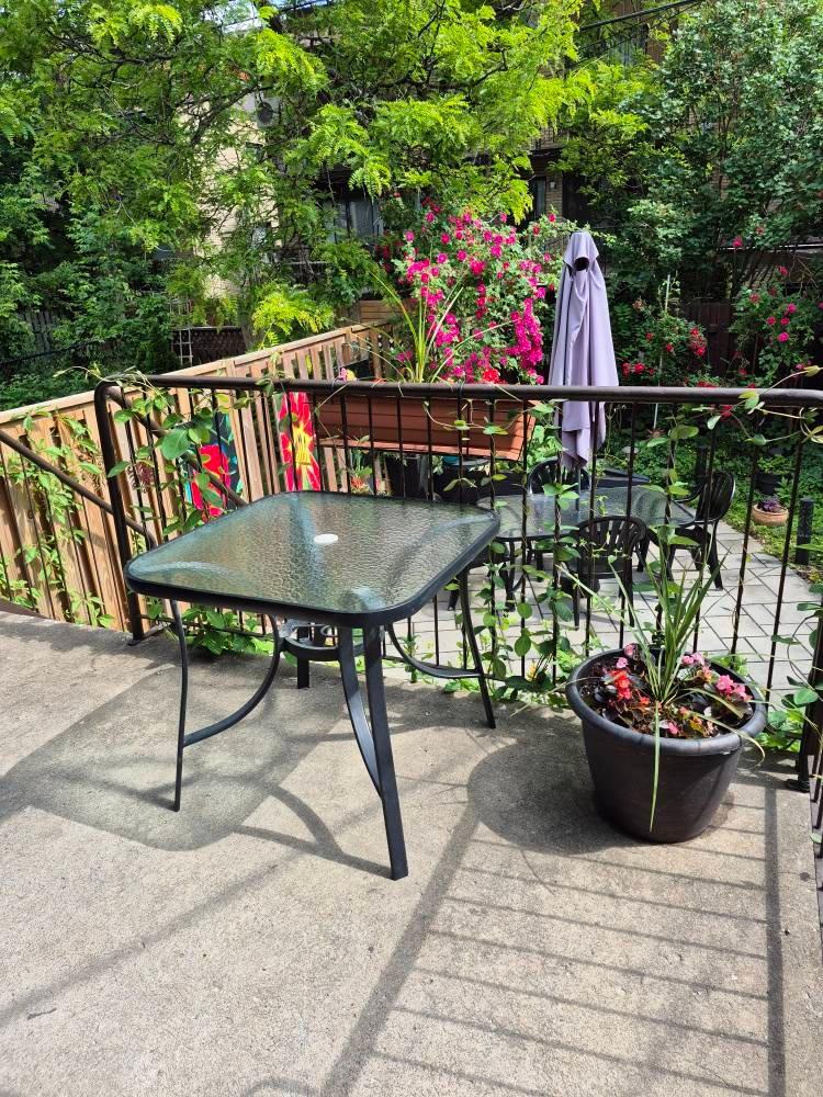 









10681


Av. Larose

,
Montréal (Ahuntsic-Cartierville),




QC
H2B3C4


