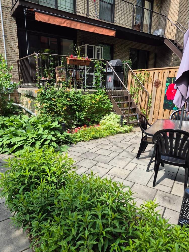 









10681


Av. Larose

,
Montréal (Ahuntsic-Cartierville),




QC
H2B3C4

