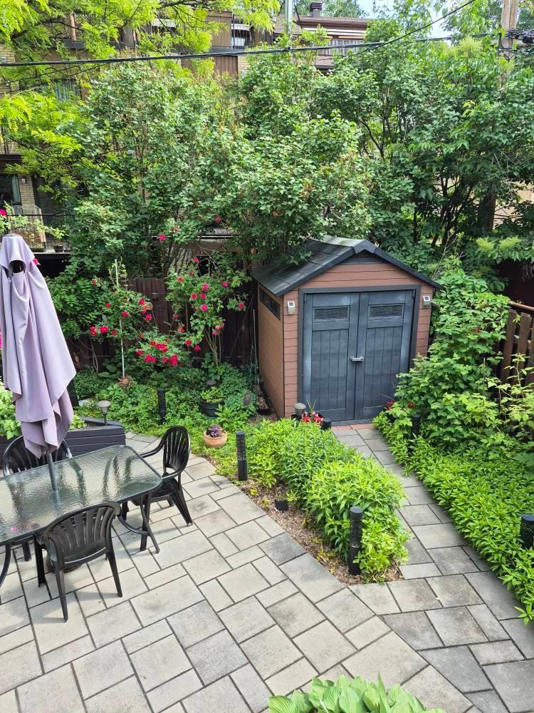 









10681


Av. Larose

,
Montréal (Ahuntsic-Cartierville),




QC
H2B3C4

