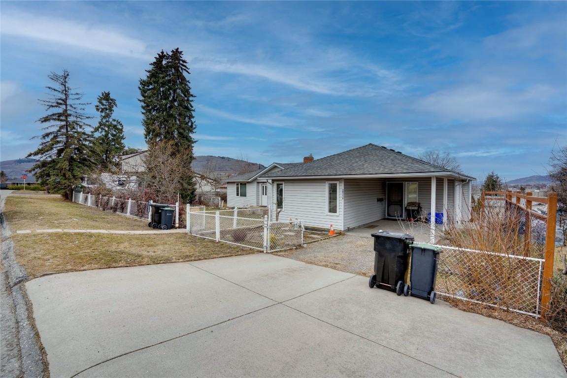 









3411


18

Avenue, A&B,
Vernon,




BC
V1T 1E2

