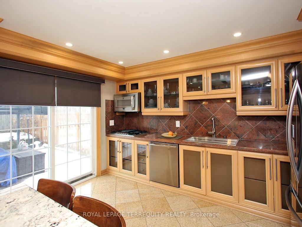 









40


Large

Crescent,
Ajax,




ON
L1T 2S9

