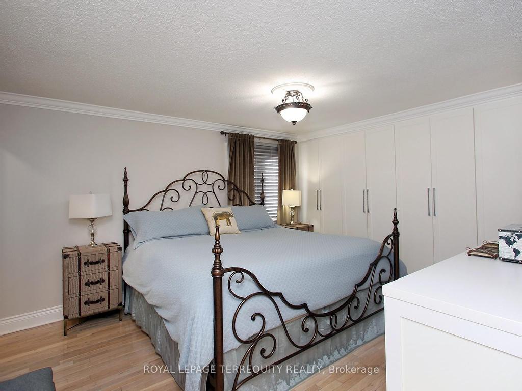 









40


Large

Crescent,
Ajax,




ON
L1T 2S9

