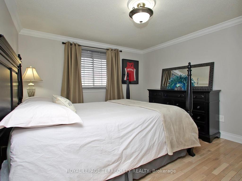 









40


Large

Crescent,
Ajax,




ON
L1T 2S9

