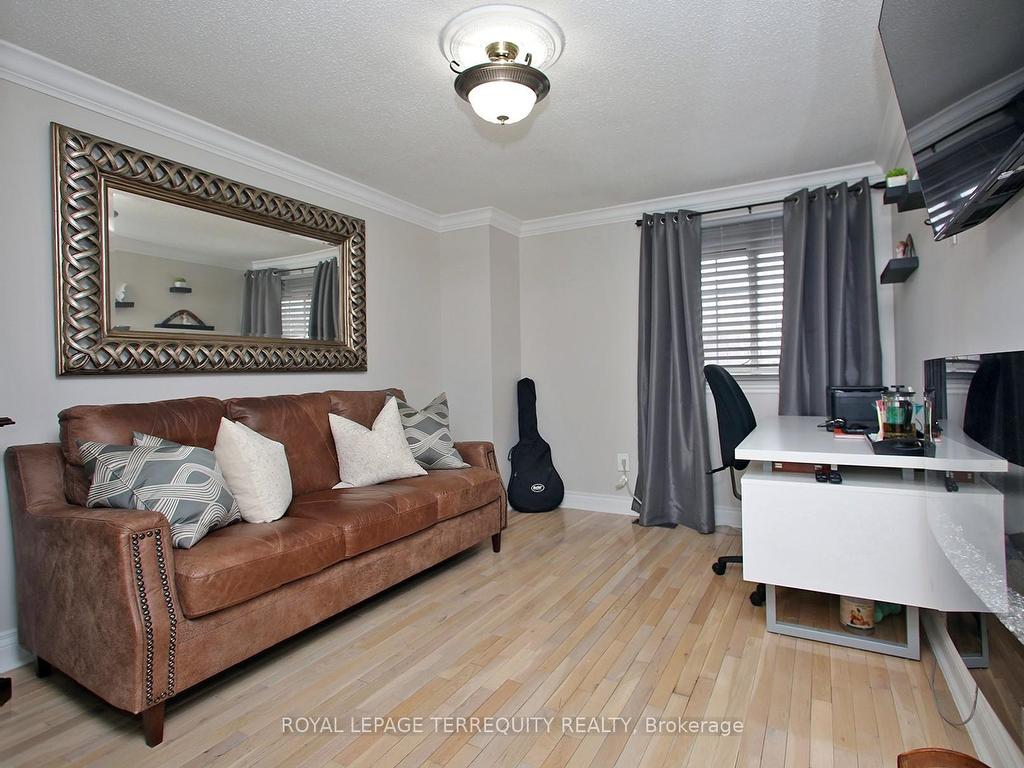 









40


Large

Crescent,
Ajax,




ON
L1T 2S9

