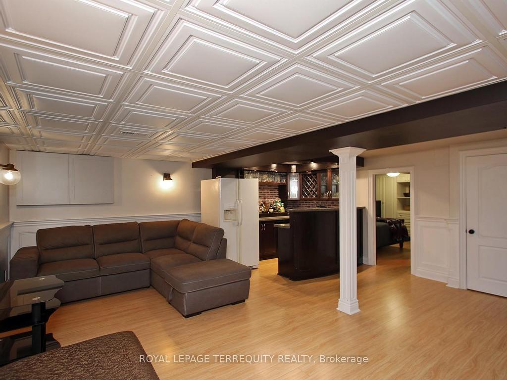 









40


Large

Crescent,
Ajax,




ON
L1T 2S9

