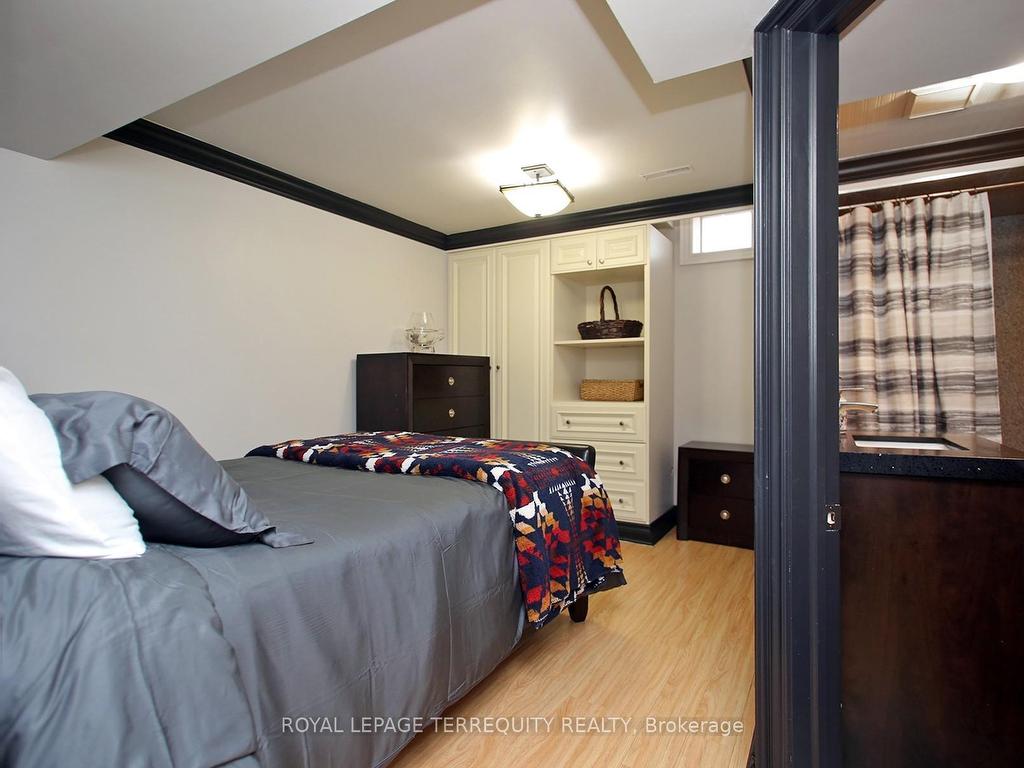 









40


Large

Crescent,
Ajax,




ON
L1T 2S9

