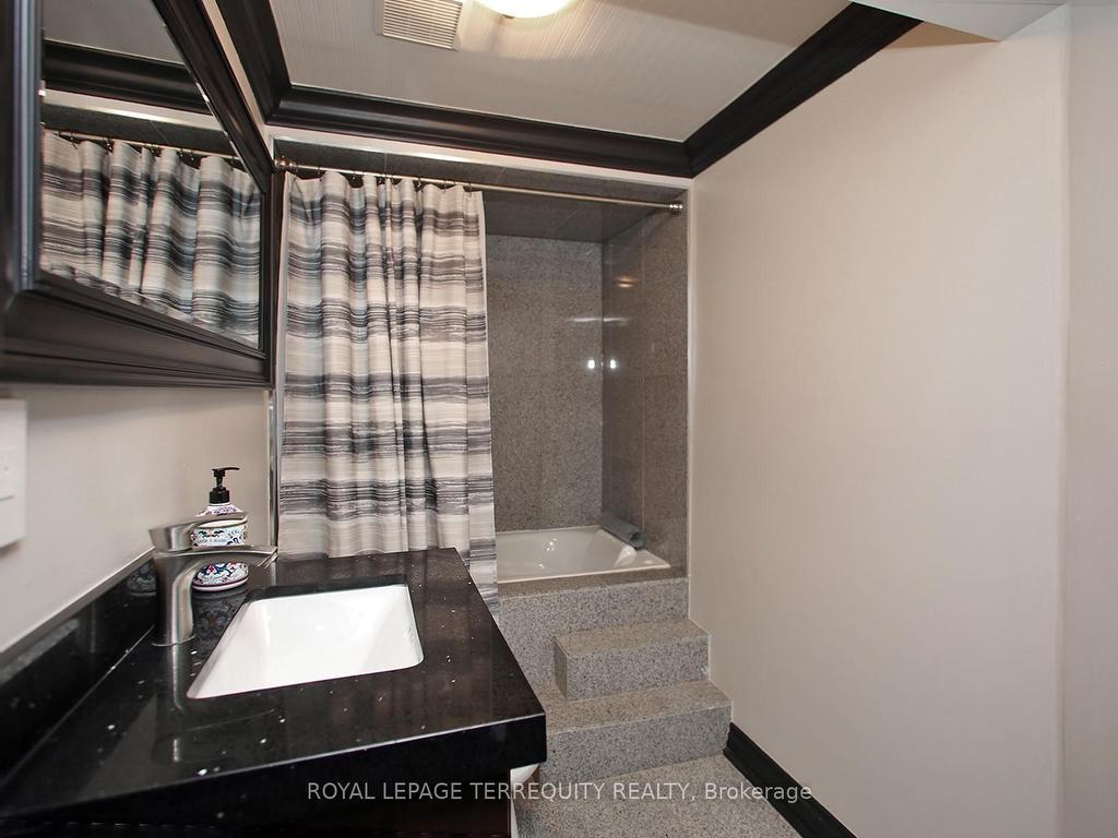 









40


Large

Crescent,
Ajax,




ON
L1T 2S9

