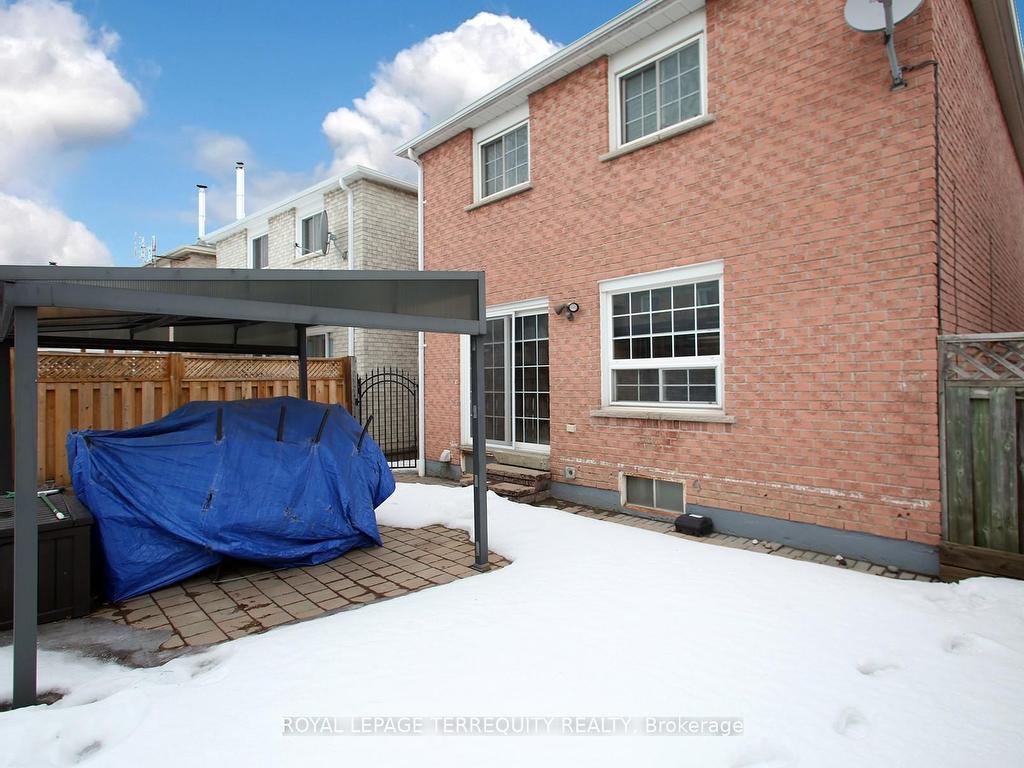 









40


Large

Crescent,
Ajax,




ON
L1T 2S9

