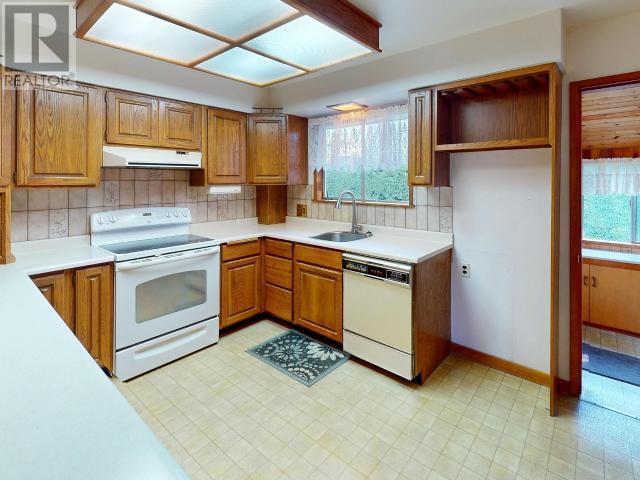 












7154 HAZELTON STREET

,
Powell River,




British Columbia
