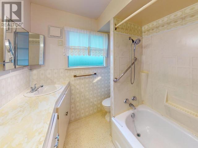 












7154 HAZELTON STREET

,
Powell River,




British Columbia
