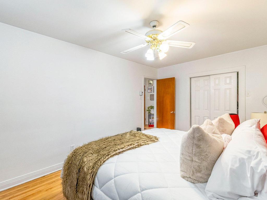 









5290

 - 5294


Av. MacMahon

,
Montréal (Côte-des-Neiges/Notre-Dame-de-Grâce),




QC
H4V2B7

