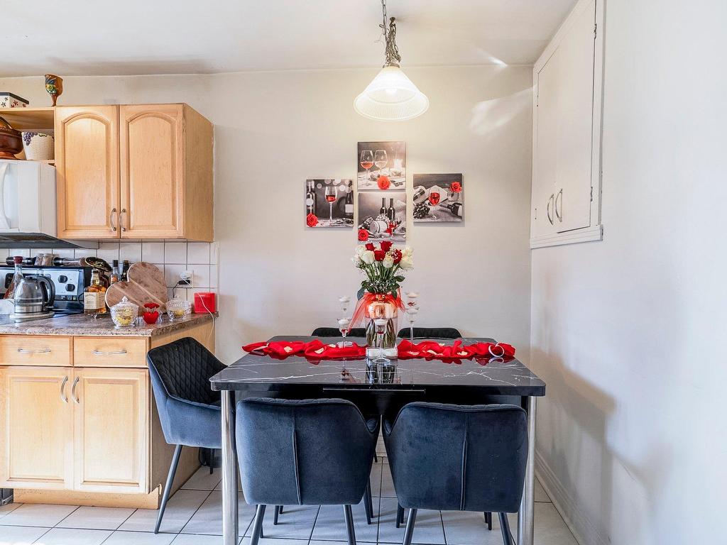 









5290

 - 5294


Av. MacMahon

,
Montréal (Côte-des-Neiges/Notre-Dame-de-Grâce),




QC
H4V2B7

