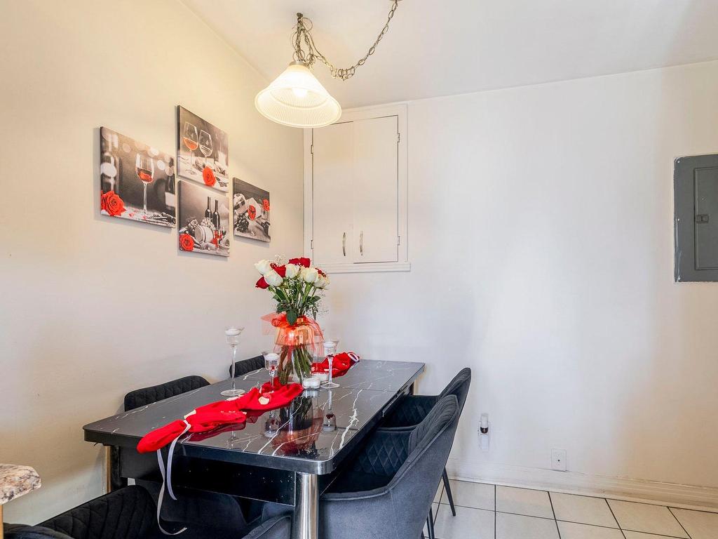 









5290

 - 5294


Av. MacMahon

,
Montréal (Côte-des-Neiges/Notre-Dame-de-Grâce),




QC
H4V2B7

