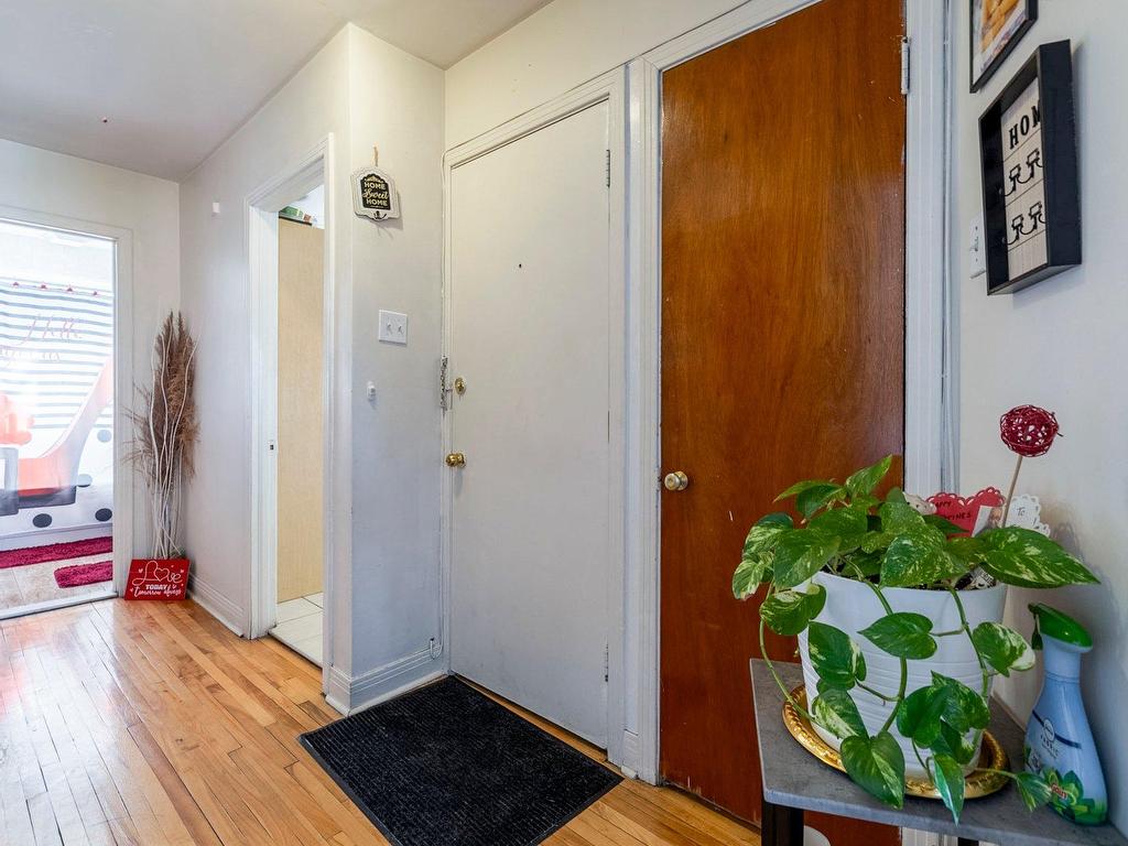 









5290

 - 5294


Av. MacMahon

,
Montréal (Côte-des-Neiges/Notre-Dame-de-Grâce),




QC
H4V2B7

