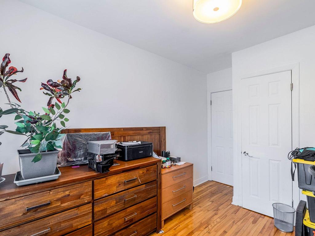 









5290

 - 5294


Av. MacMahon

,
Montréal (Côte-des-Neiges/Notre-Dame-de-Grâce),




QC
H4V2B7

