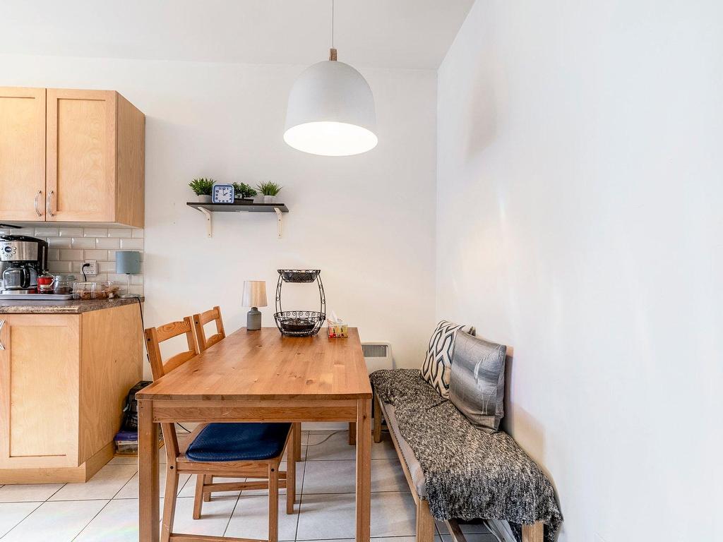 









5290

 - 5294


Av. MacMahon

,
Montréal (Côte-des-Neiges/Notre-Dame-de-Grâce),




QC
H4V2B7


