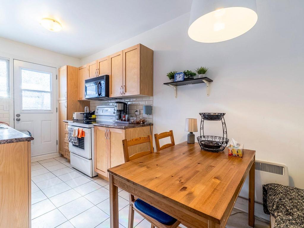 









5290

 - 5294


Av. MacMahon

,
Montréal (Côte-des-Neiges/Notre-Dame-de-Grâce),




QC
H4V2B7

