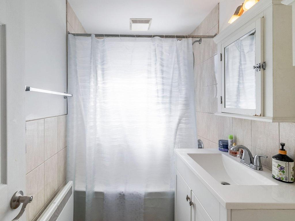 









5290

 - 5294


Av. MacMahon

,
Montréal (Côte-des-Neiges/Notre-Dame-de-Grâce),




QC
H4V2B7

