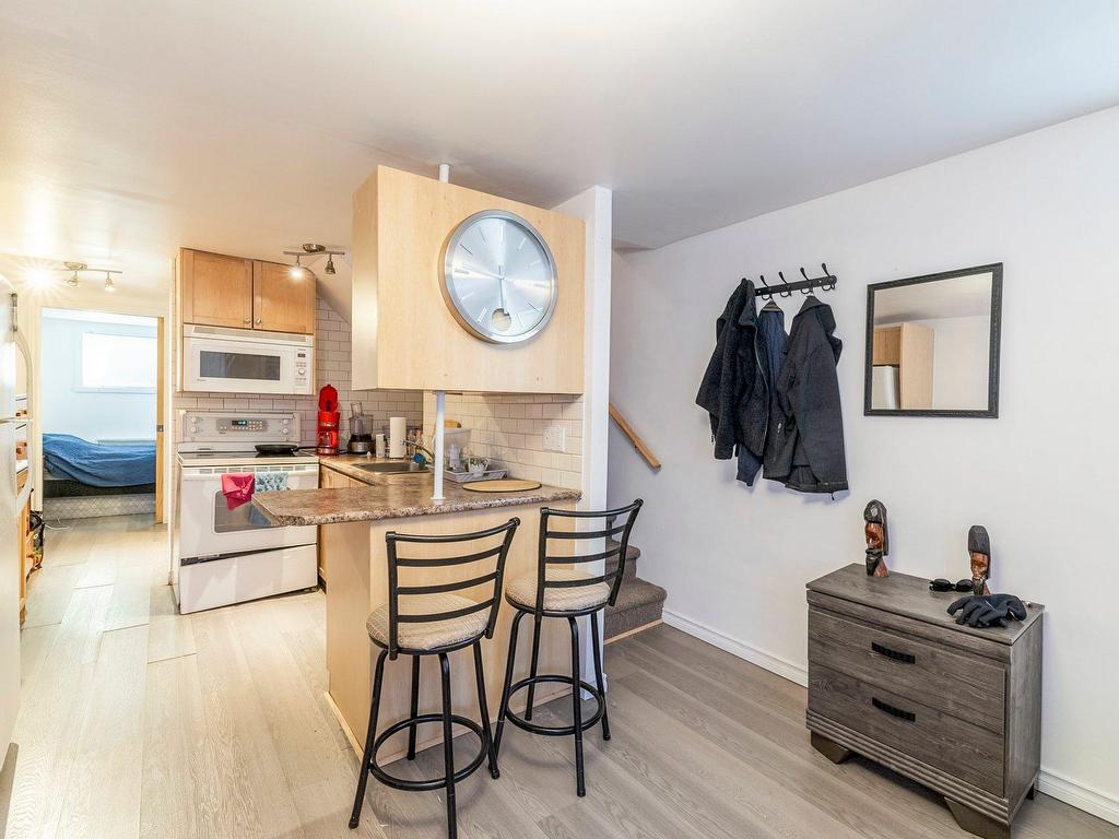 









5290

 - 5294


Av. MacMahon

,
Montréal (Côte-des-Neiges/Notre-Dame-de-Grâce),




QC
H4V2B7

