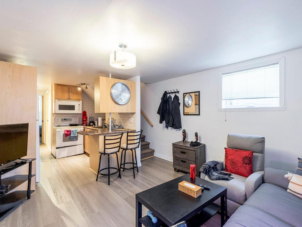 









5290

 - 5294


Av. MacMahon

,
Montréal (Côte-des-Neiges/Notre-Dame-de-Grâce),




QC
H4V2B7

