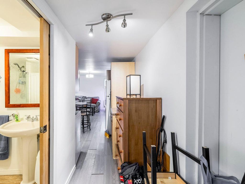 









5290

 - 5294


Av. MacMahon

,
Montréal (Côte-des-Neiges/Notre-Dame-de-Grâce),




QC
H4V2B7

