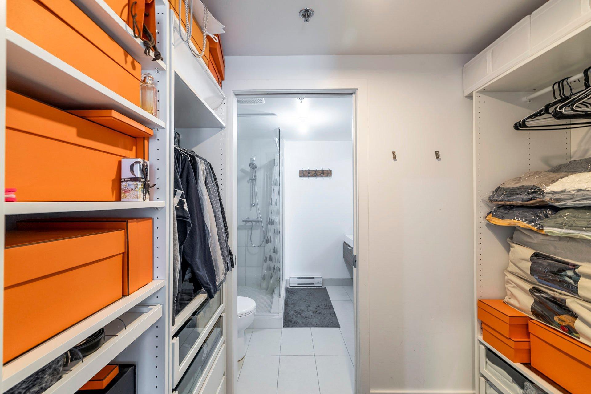 









235


Rue Peel

, 1011,
Montréal (Le Sud-Ouest),




QC
H3C0P8

