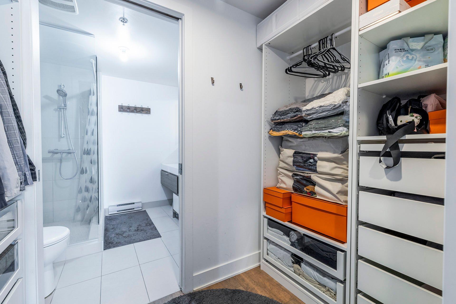 









235


Rue Peel

, 1011,
Montréal (Le Sud-Ouest),




QC
H3C0P8

